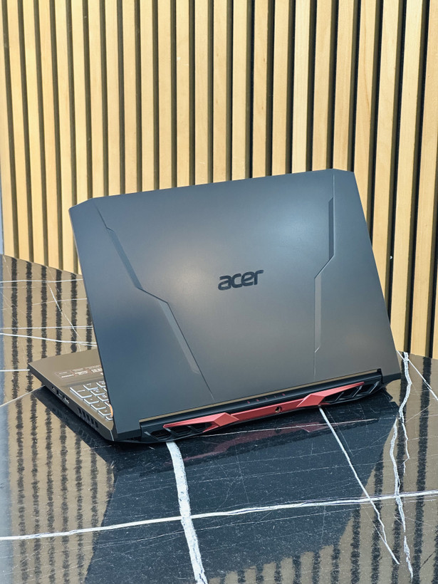 لپ تاپ ایسیر گیمینگ نیترو 5 ram:16 -ssd:512GB cpu:i5 gpu:4GB RTX 3050TI