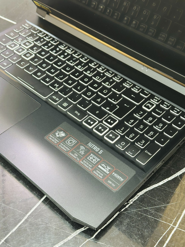 لپ تاپ ایسیر گیمینگ نیترو 5 ram:16 -ssd:512GB cpu:i5 gpu:4GB RTX 3050TI