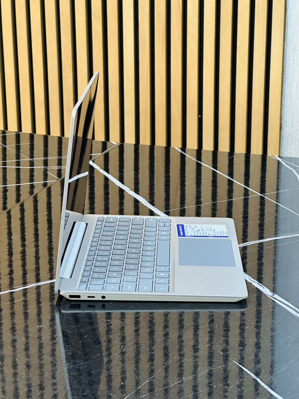 لپ تاپ مایکروسافت سرفیس لپ تاپ گو1 laptop microsoft surface laptop go1 ram :8 -ssd:256 cpu:i5