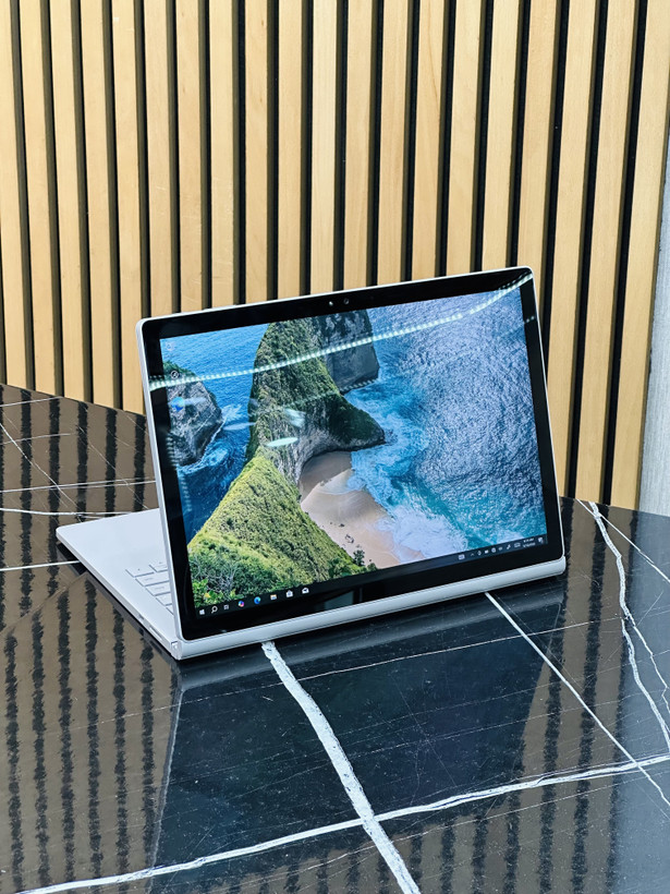 لپ تاپ مایکروسافت سرفیس بووک2 13.5اینچ laptop microsoft surface book2 13.5 inch ram :16-ssd512cpu:i7.GPU:2GB