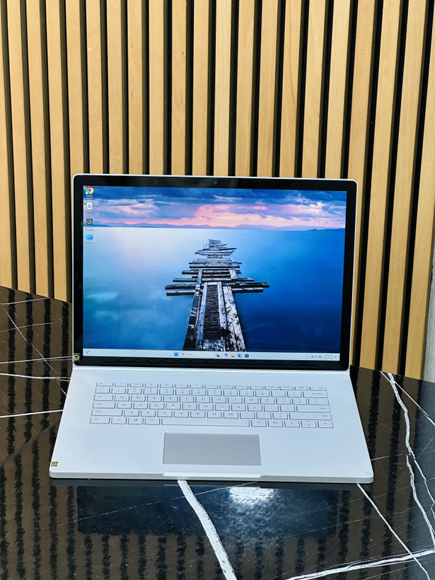 لپ تاپ مایکروسافت سرفیس بووک2 15اینچ laptop microsoft surface book2 15 inch ram :16-ssd:1TB cpu:i7.GPU:6GB