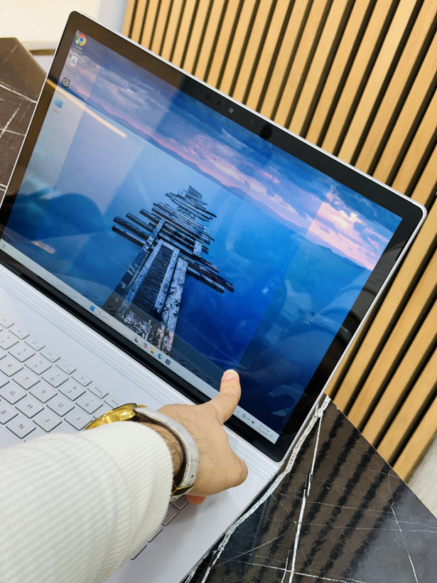 لپ تاپ مایکروسافت سرفیس بووک2 15اینچ laptop microsoft surface book2 15 inch ram :16-ssd:1TB cpu:i7.GPU:6GB