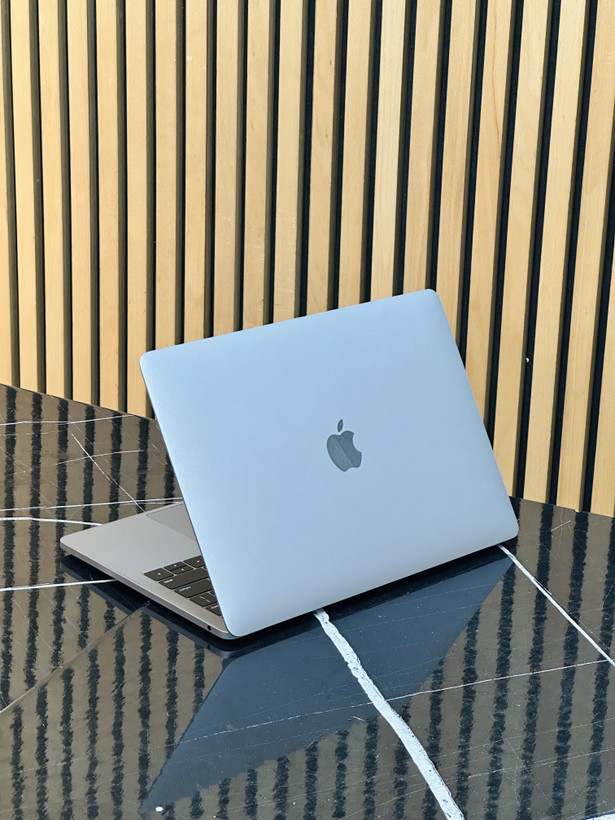 لپ تاپ اپل مدل مک بووک پرو13 اینچ 2020 laptop apple macbook pro 2020 ram :8-ssd:256 cpu:i5.