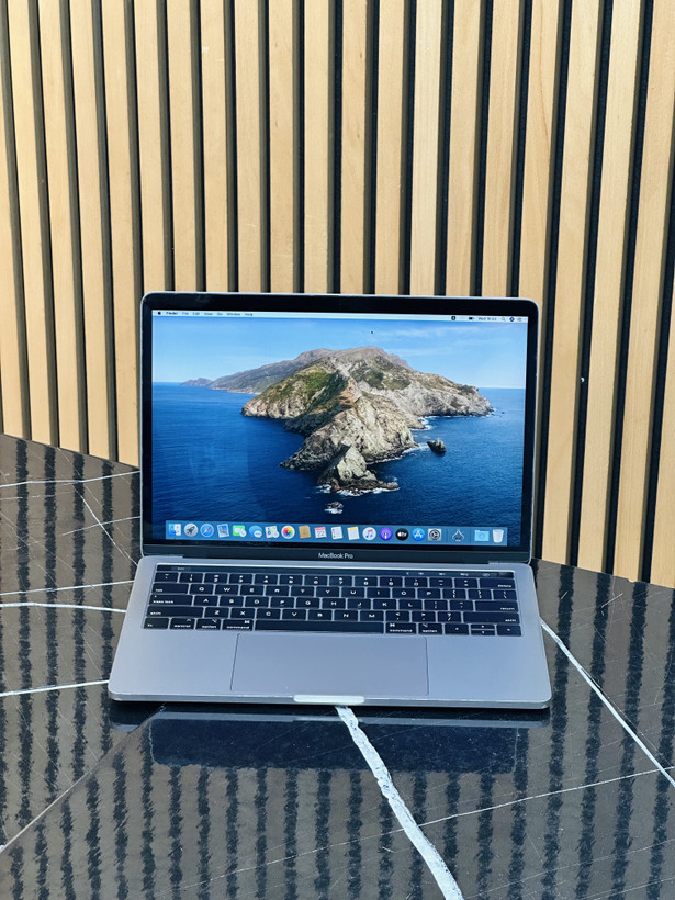 لپ تاپ اپل مدل مک بووک پرو13 اینچ 2020 laptop apple macbook pro 2020 ram :8-ssd:256 cpu:i5.