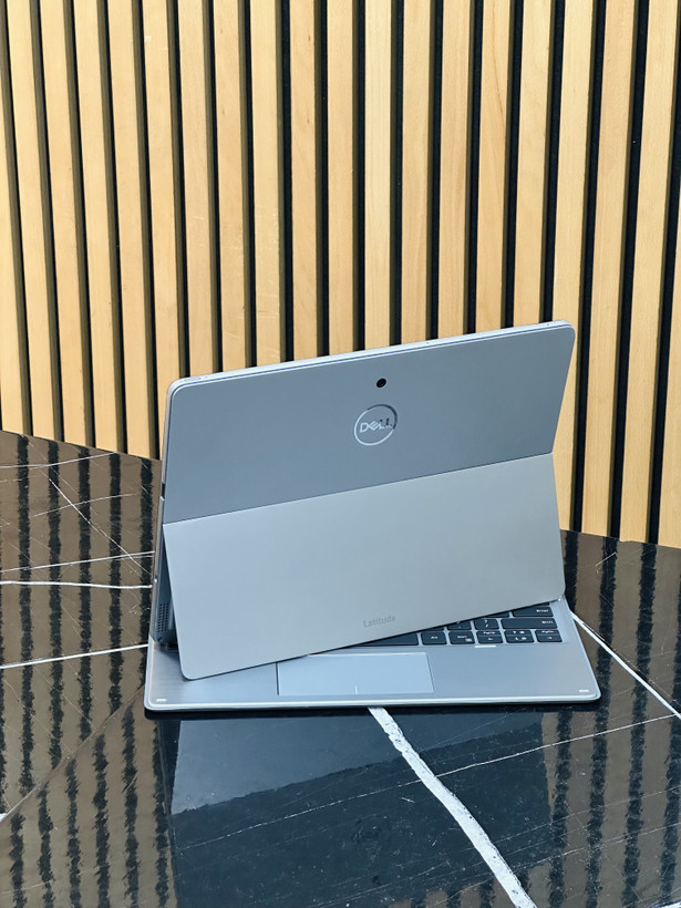 لپ تاپ استوک دل مدل Dell Latitude 7210 2in1سایز 12 اینچ لمسی ram:16 ssd:256 cpu:i7