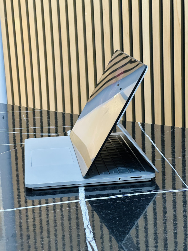 لپ تاپ مایکروسافت Surface Laptop Studio مدل ۱۱۳۷۰H ظرفیت ۱ ترابایت با ۳۲ گیگابایت رم و گرافیک RTX 3050 Ti
