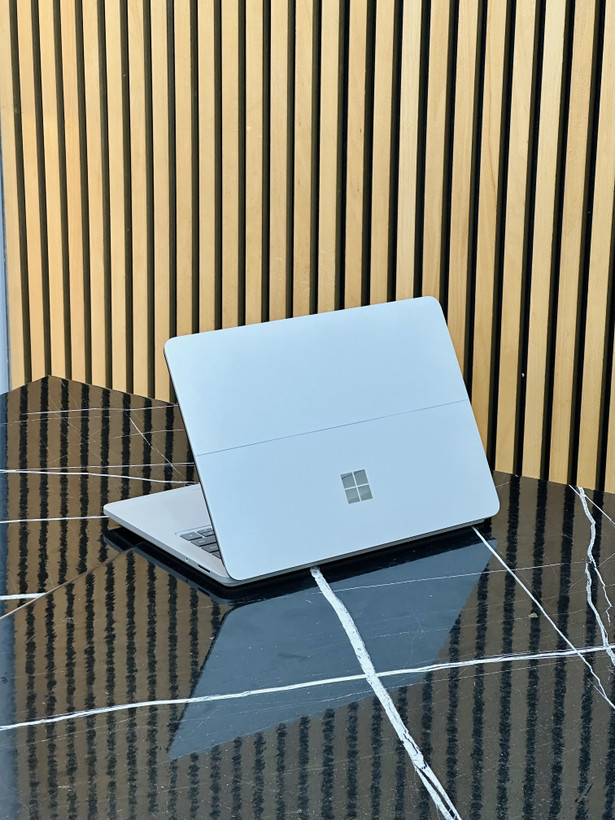 لپ تاپ مایکروسافت Surface Laptop Studio مدل ۱۱۳۷۰H ظرفیت ۱ ترابایت با ۳۲ گیگابایت رم و گرافیک RTX 3050 Ti