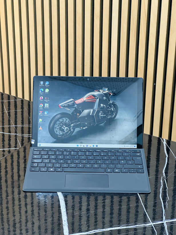 تبلت مایکروسافت سرفیس پرو 6(استوک+کیبورد)surface pro 6 ram:8 ssd;256 cpu:i5