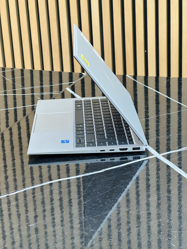 لپ تاپ اچپی EliteBook x360 1040 G8 ظرفیت ۲۵۶ گیگابایت با ۱۶ گیگابایت رم و صفحه لمسی سی پی یو i5