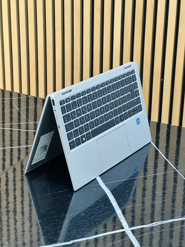 لپ تاپ اچپی EliteBook x360 1040 G8 ظرفیت ۲۵۶ گیگابایت با ۱۶ گیگابایت رم و صفحه لمسی سی پی یو i5