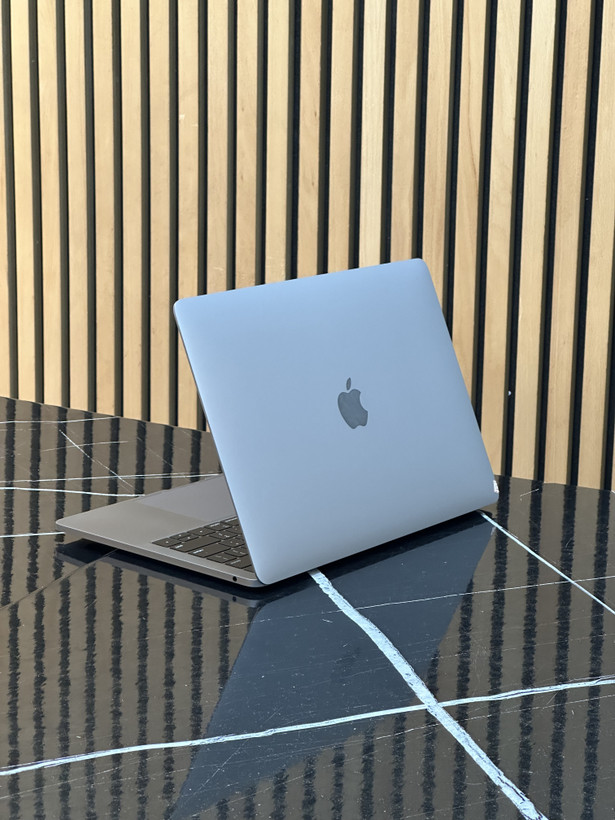 لپ تاپ اپل مک بوک پرو ۲۰۱۹ با پردازنده Core i5 حافظه ۲۵۶ گیگابایت رم ۸ گیگابایت سایز ۱۳.۳ اینچ