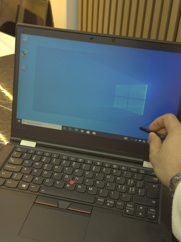 لپ تاپ لنوو ThinkPad X380 Yoga با پردازنده i5 ظرفیت ۲۵۶ گیگابایت و رم ۸ گیگابایت لمسی