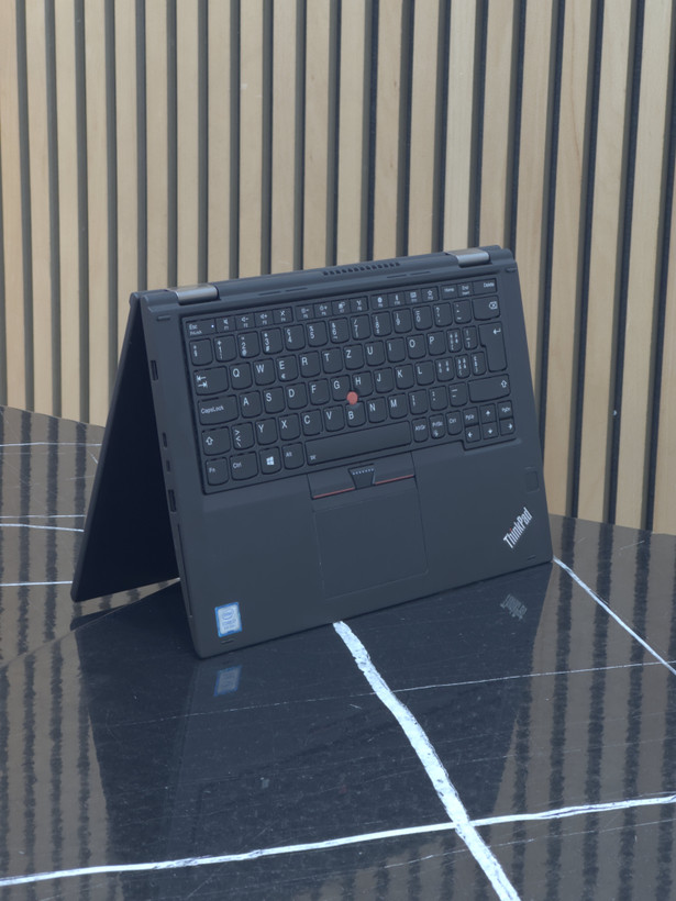 لپ تاپ لنوو ThinkPad X380 Yoga با پردازنده i5 ظرفیت ۲۵۶ گیگابایت و رم ۸ گیگابایت لمسی