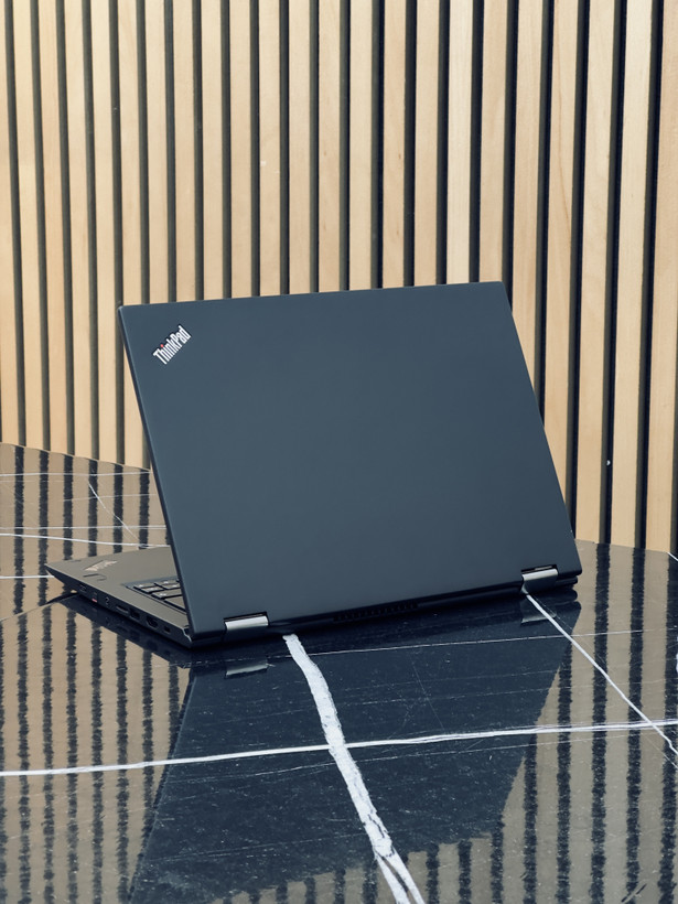 لپ تاپ لنوو ThinkPad X380 Yoga با پردازنده i5 ظرفیت ۲۵۶ گیگابایت و رم ۸ گیگابایت لمسی