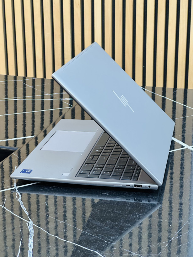 لپ تاپ 16 اینچی ورکاستیشن HP مدل ZBook Firefly G11 - 155H / 16 گیگابایت / 1000 گیگابایت / RTX A500 4GB