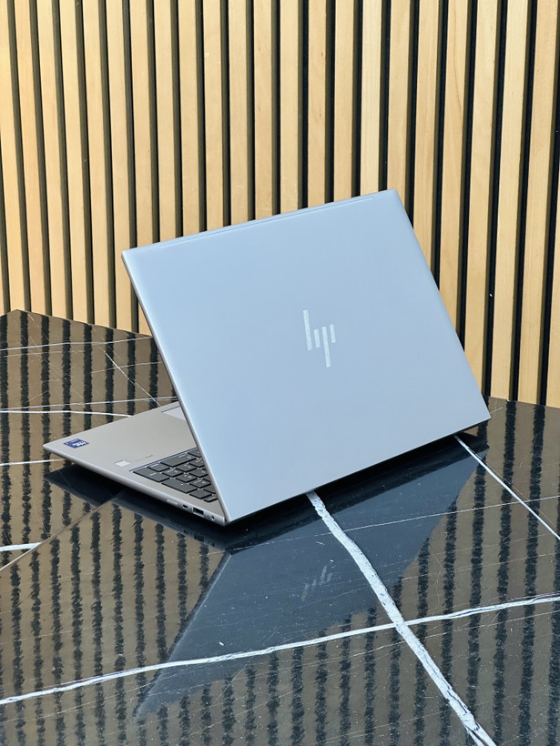 لپ تاپ 16 اینچی ورکاستیشن HP مدل ZBook Firefly G11 - 155H / 16 گیگابایت / 1000 گیگابایت / RTX A500 4GB