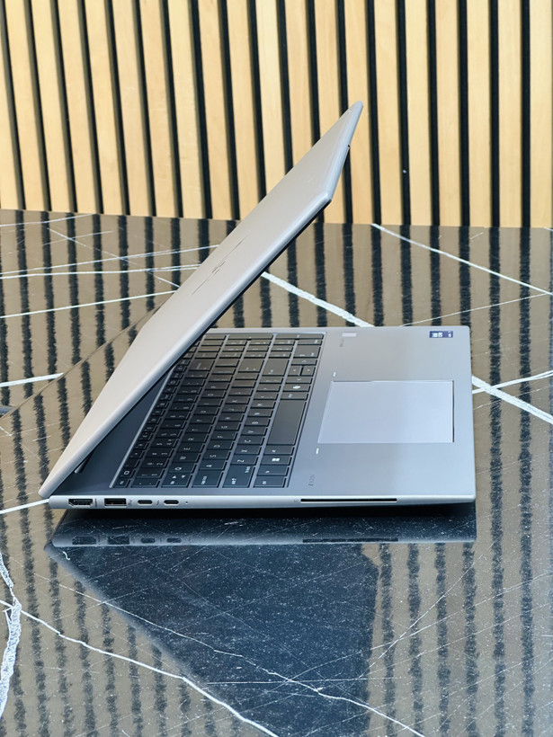 لپ تاپ 16 اینچی ورکاستیشن HP مدل ZBook Firefly G11 - 155H / 16 گیگابایت / 1000 گیگابایت / RTX A500 4GB