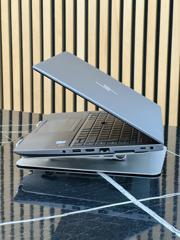 لپ تاپ اچپی ZBook 14U G6 ظرفیت ۱۶ گیگابایت رم و ۵۱۲ گیگابایت SSD و 4گیگ گرافیک و i5