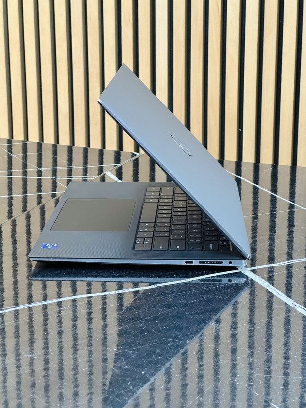 لپ تاپ دل Precision 5560 پردازنده Core i9 ظرفیت ۵۱۲ گیگابایت SSD رم ۱۶ گیگابایت گرافیک RTX A2000