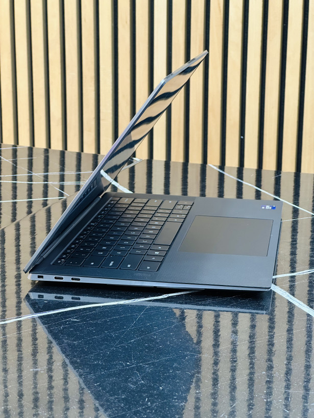 لپ تاپ دل Precision 5560 پردازنده Core i9 ظرفیت ۵۱۲ گیگابایت SSD رم ۱۶ گیگابایت گرافیک RTX A2000