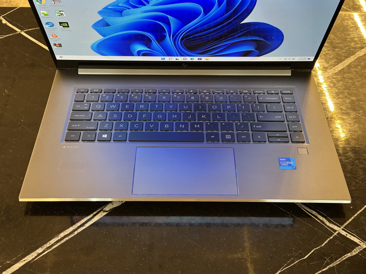 لپ تاپ اچپی ZBook Studio G8 ظرفیت ۵۱۲ گیگابایت با ۳۲ گیگابایت رم و گرافیک RTX 3070 لمسی ۱۵.۶ اینچ
