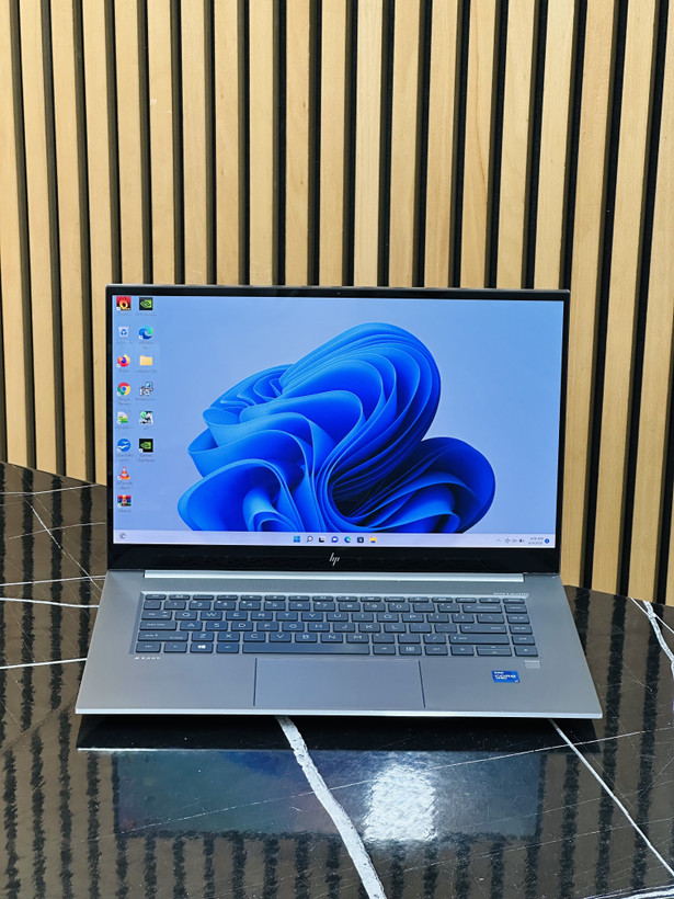 لپ تاپ اچپی ZBook Studio G7 ظرفیت ۳۲ گیگابایت حافظه ۵۱۲ گیگابایت با گرافیک RTX 2070لمسی 4k