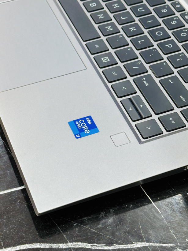 لپ تاپ اچپی ZBook Studio G7 ظرفیت ۳۲ گیگابایت حافظه ۵۱۲ گیگابایت با گرافیک RTX 2070لمسی 4k