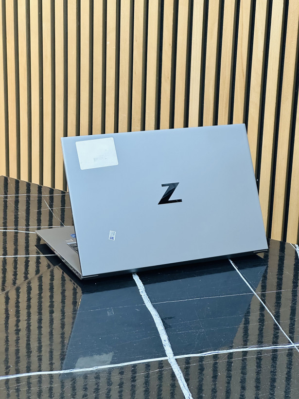 لپ تاپ اچپی ZBook Studio G7 ظرفیت ۳۲ گیگابایت حافظه ۵۱۲ گیگابایت با گرافیک RTX 2070لمسی 4k